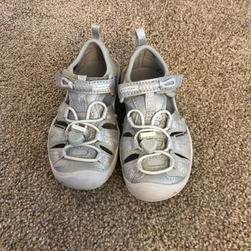 Keen Moxie Toddler Girl Size 8 Silvers Sandals